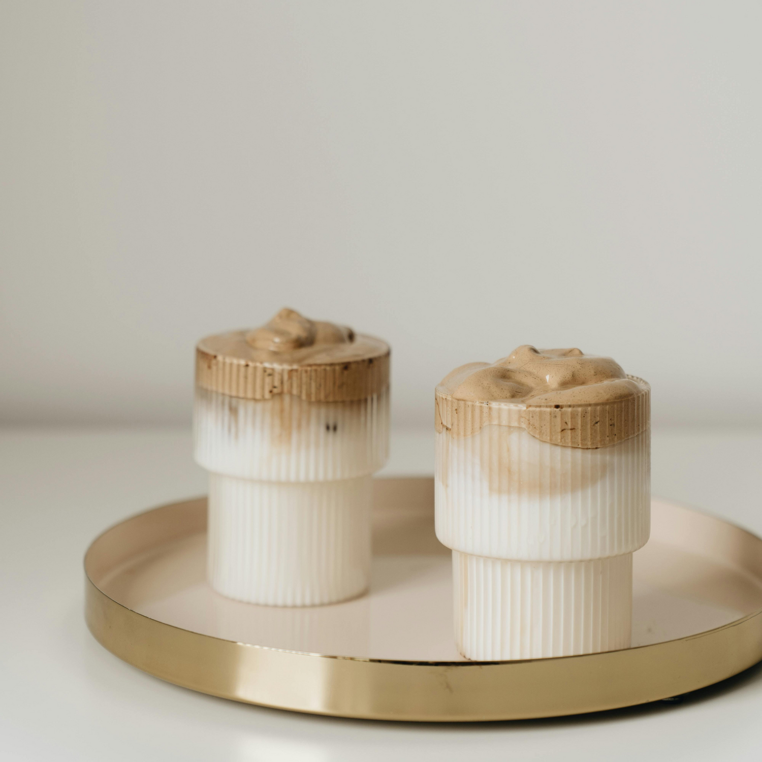 Dalgona Coffee Rezept - cremige Kaffeeästhetik in Schichten