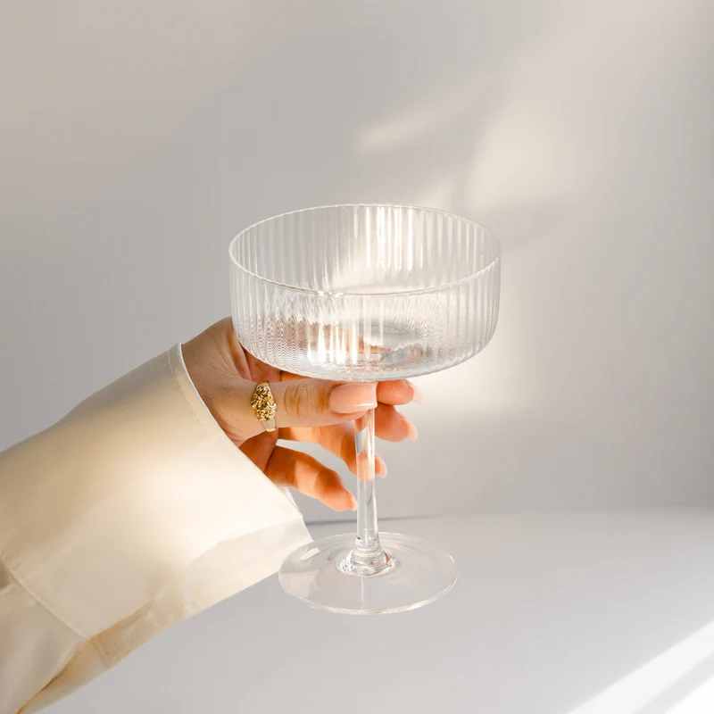 Glasklar ohne Kalk: Hartnäckige Wasserflecken auf Glas mühelos entfernen